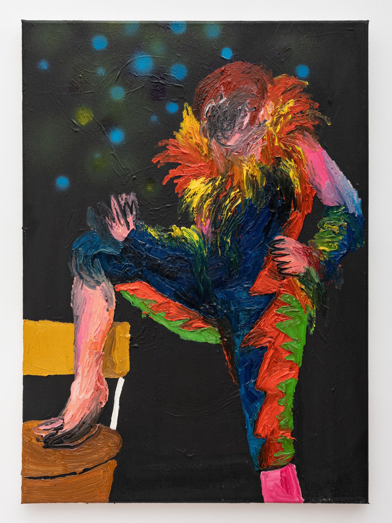 Una mano en la cintura